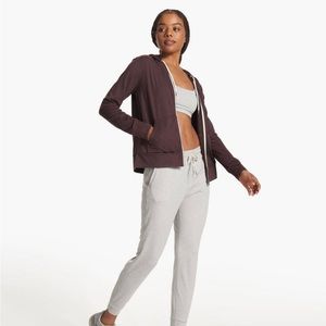 Vuori hoodie in chestnut size m